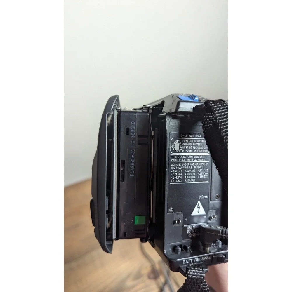 Panasonic Palmcorder IQ PV-A396D VHS-C Camcorder 16x Zoom Bundle with Bag‎ Tapes
